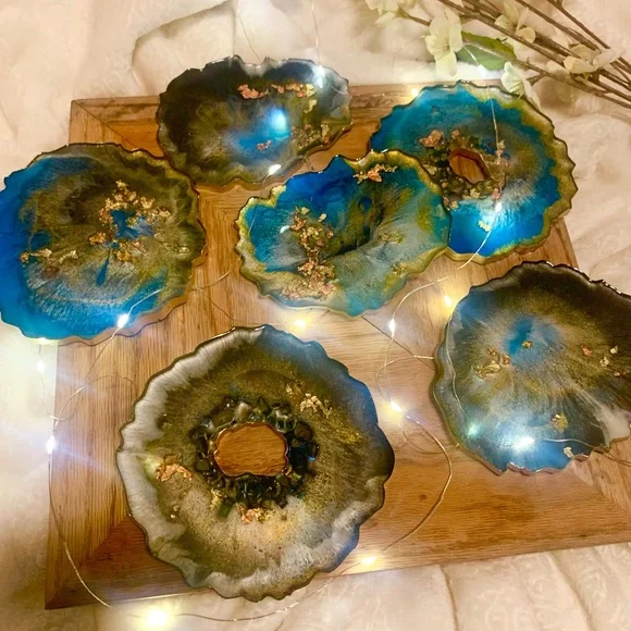 Set of 6 handmade geode resin coasters - Picture 3 of 4